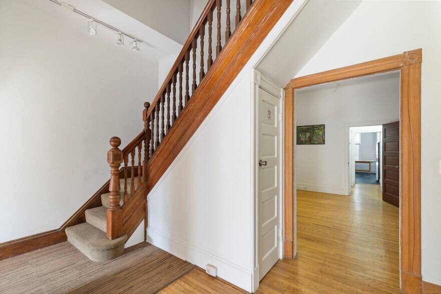 More Photos Of 34 E 25th St, Baltimore Office Residential For Sale