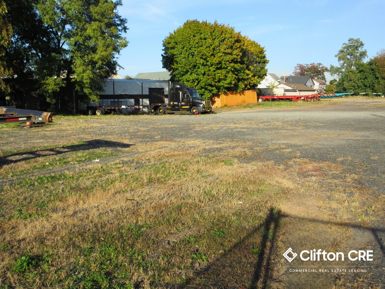 More Photos Of 16-20 Main Ave, Wallington Industrial For Lease