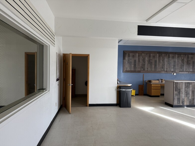 More Photos Of 3344 Washburn Way, Klamath Falls Warehouse For Lease