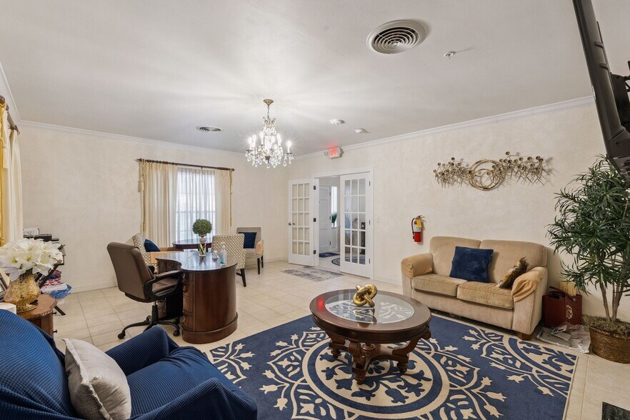 More Photos Of 27 S Center St, Eustis Assisted Living For Sale