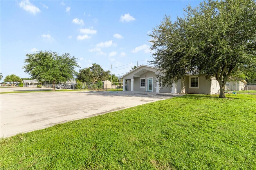 More Photos Of 180 Basilan Cres, Clewiston Daycare Center For Sale