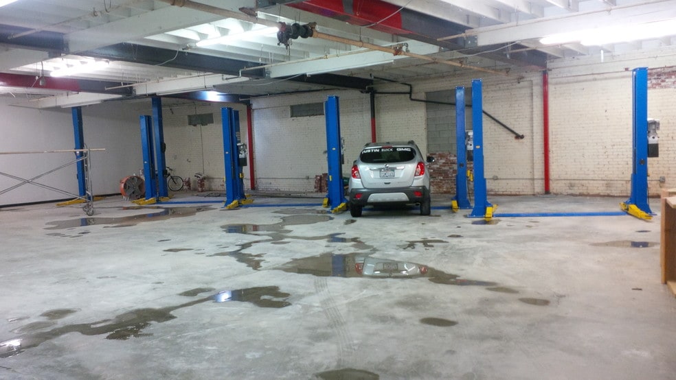 More Photos Of 14850 Calvert St, Van Nuys Service For Lease