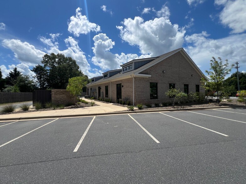 More Photos Of 1367 Gold Hill Rd, Fort Mill Medical For Lease