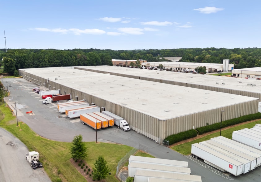 More Photos Of 1001 Bond St, Charlotte Warehouse For Lease