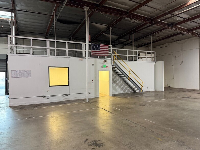 More Photos Of 2105 Edwards Ave, South El Monte Showroom For Lease