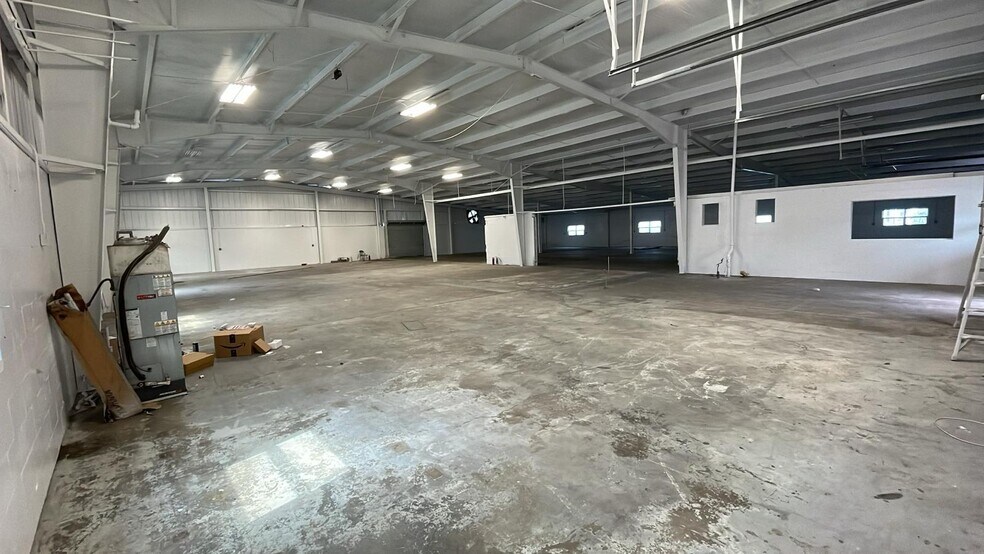 More Photos Of 5007 S Westshore Blvd, Tampa Warehouse For Sale