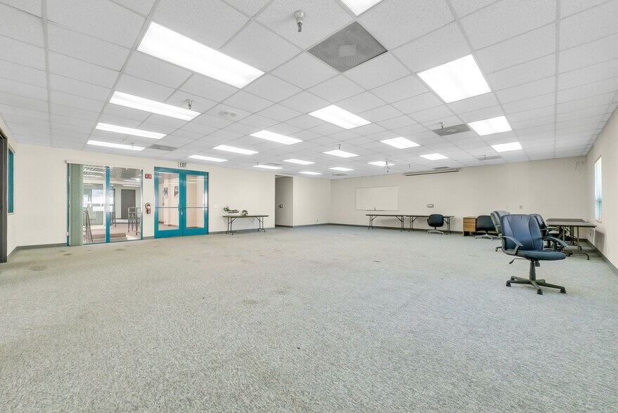 More Photos Of 207-211 Erie St, Pomona Warehouse For Sale