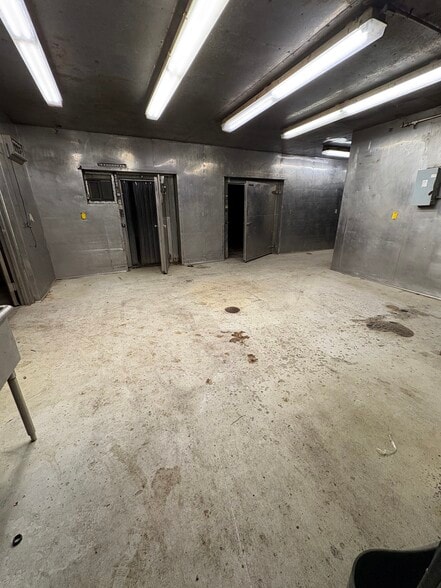 More Photos Of 810 Deal St, Highland Industrial For Sale
