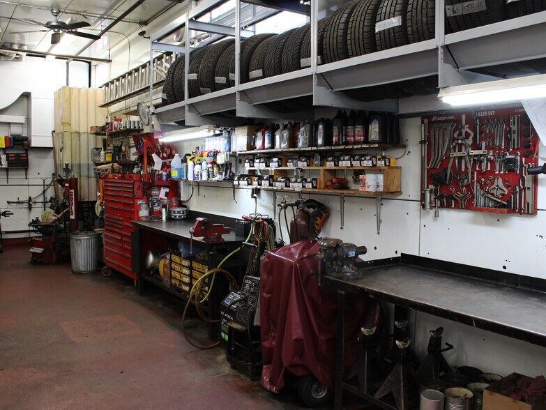 More Photos Of 523 S Main St, Fond Du Lac Auto Repair For Sale