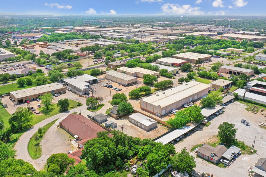 More Photos Of 2423 Hinton Dr, Irving Warehouse For Lease
