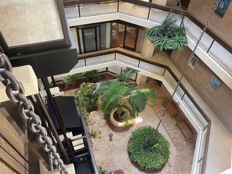 More Photos Of 720 Goodlette Rd N, Naples Medical For Sale