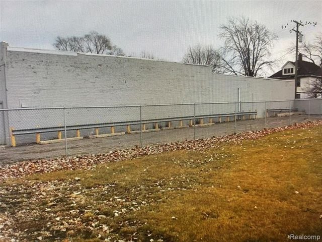 More Photos Of 301 S Oakwood, Detroit Warehouse For Sale