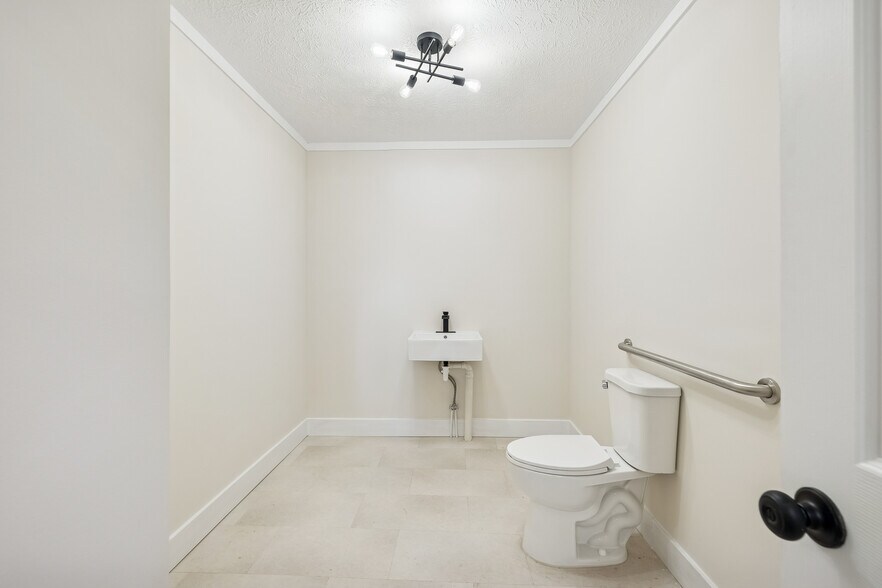 More Photos Of 319 Highway 76, White House Office For Lease