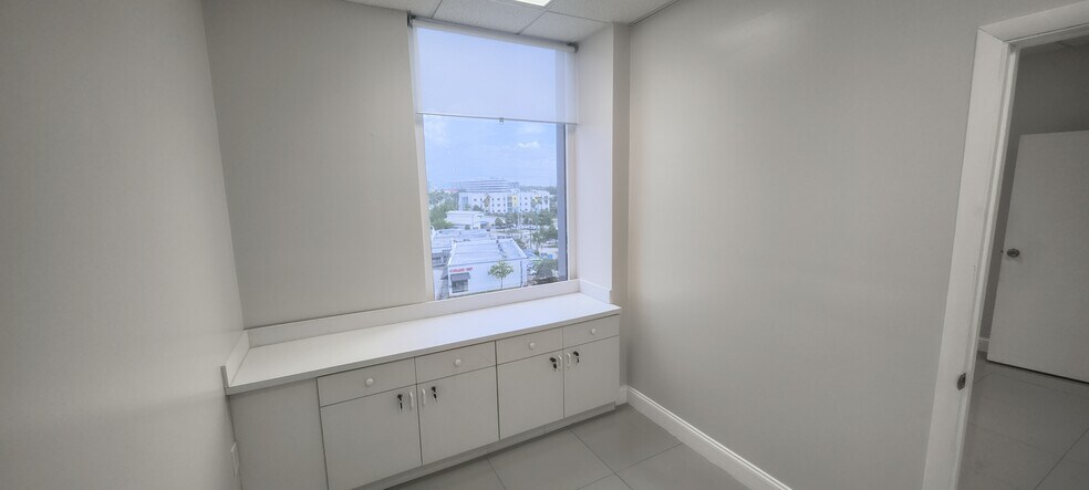 More Photos Of 12550 Biscayne Blvd, North Miami Medical For Lease