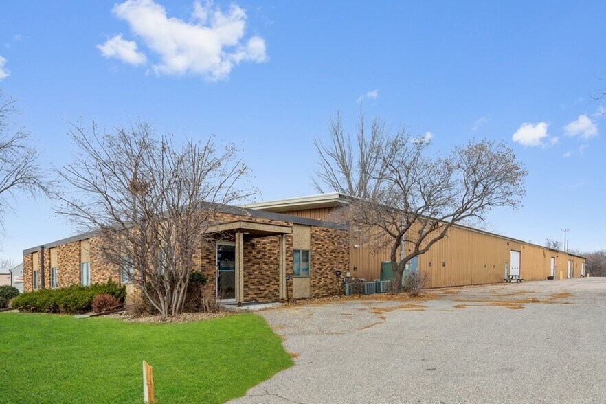 More Photos Of 725 Spiral Blvd, Hastings Manufacturing For Lease