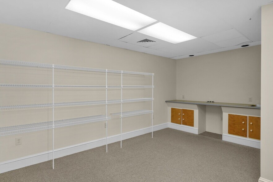 More Photos Of 1201-1203 Colonial Commons Ct, Lancaster Medical For Lease