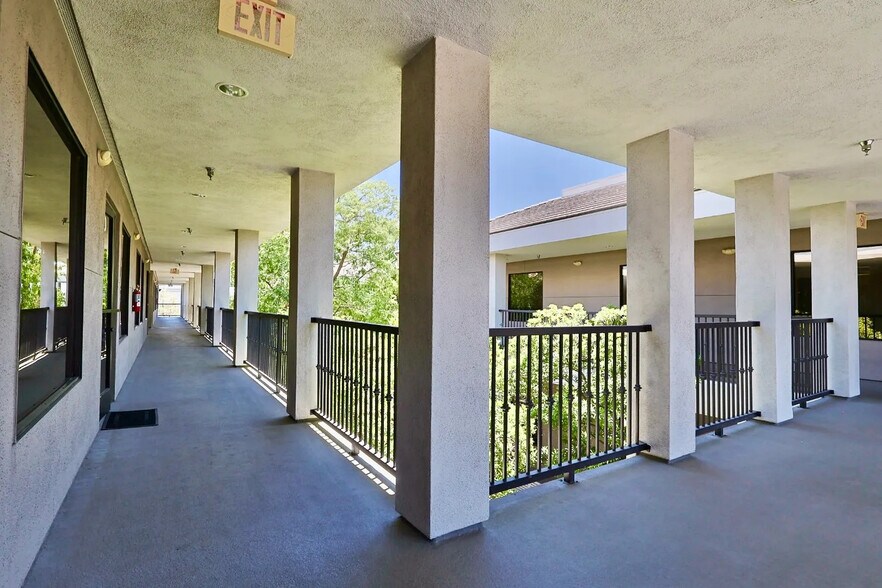 More Photos Of 8290 W Sahara Ave, Las Vegas Office For Lease