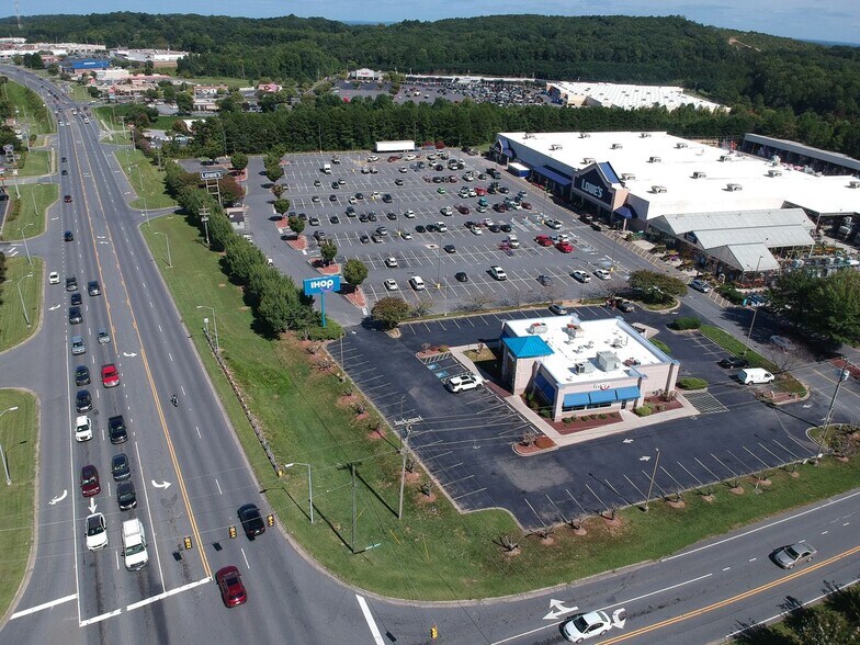 More Photos Of 1106 E Dixie Dr, Asheboro General Retail For Sale