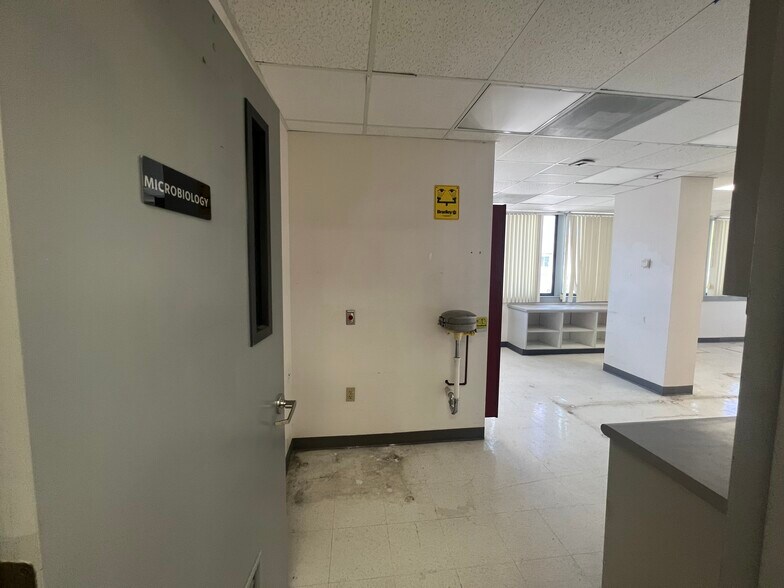 More Photos Of 420 Tamiami Trl S, Venice Medical For Sale
