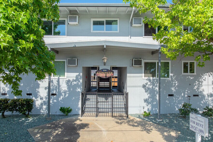 Primary Photo Of 500 Sunrise Ave, Roseville Apartments For Sale