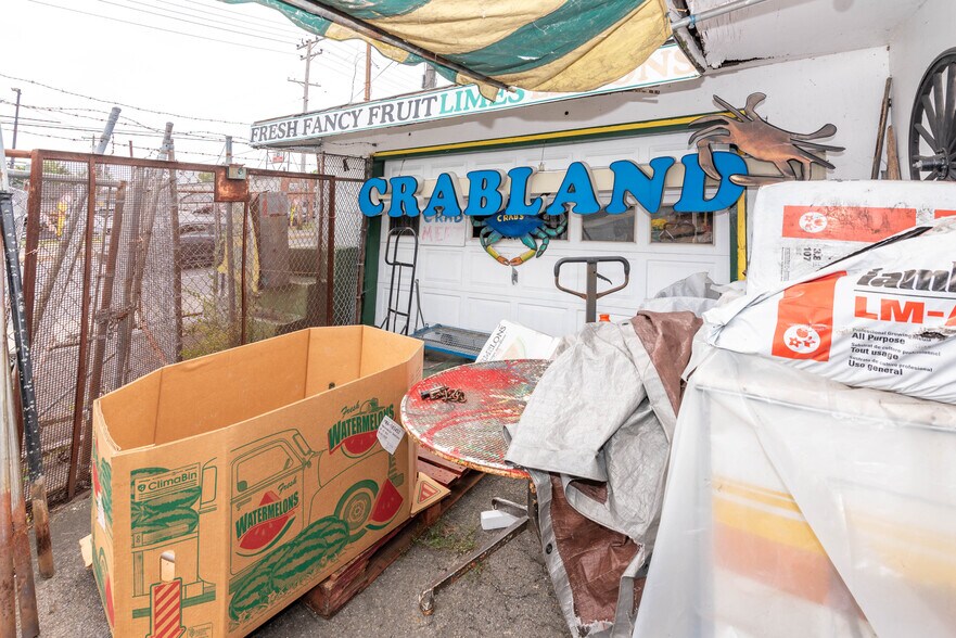 More Photos Of 106 Eastern Blvd, Essex General Retail For Sale