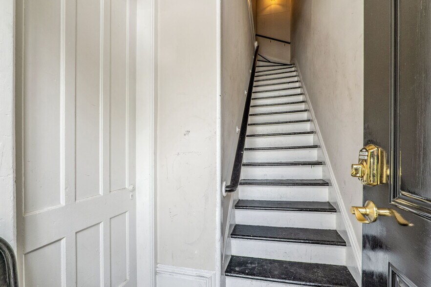 More Photos Of 462-470 2nd Ave, Troy Storefront Retail Residential For Sale