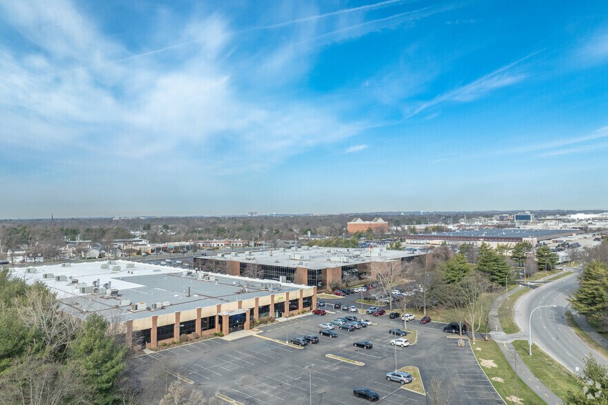 More Photos Of 51 Charles Lindbergh Blvd, Uniondale Research And Development For Sale