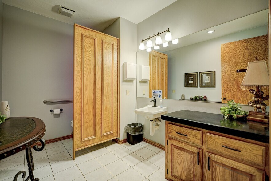 More Photos Of 4832 Richmond Square Dr, Oklahoma City Office For Sale