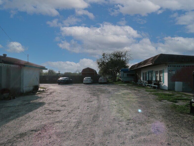 More Photos Of 809 Wood Ave, Woodsboro Restaurant For Sale