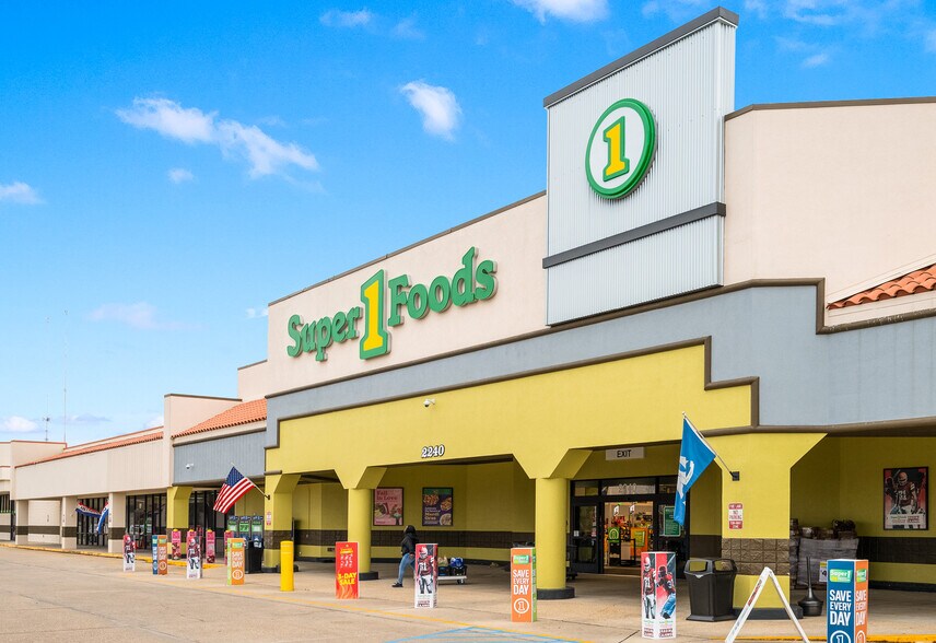 More Photos Of 2220-2252 Ambassador Caffery Pky, Lafayette Supermarket For Lease