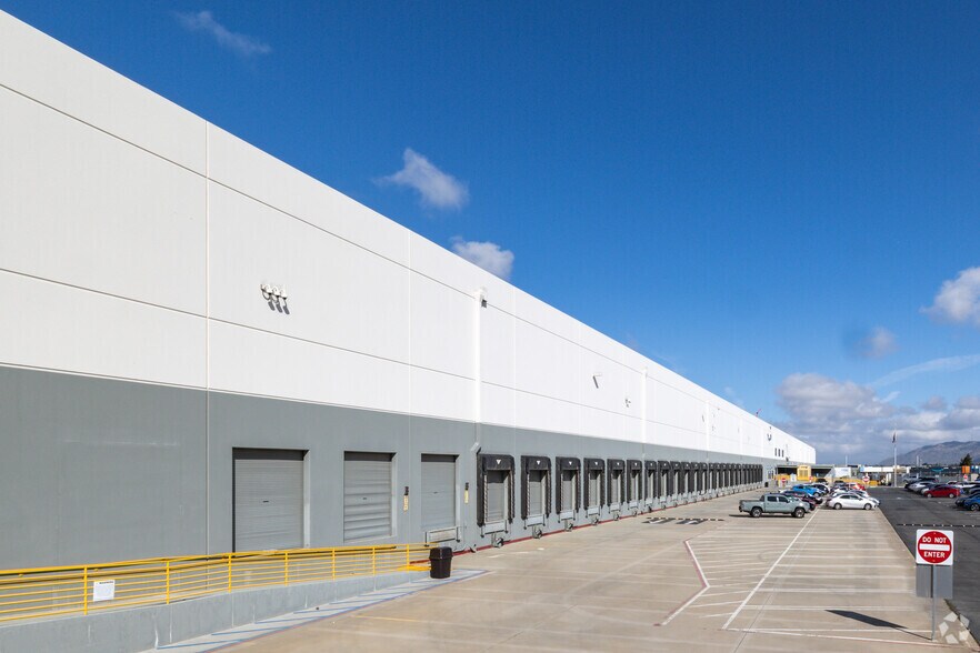 More Photos Of 17101 Heacock St, Moreno Valley Distribution For Lease