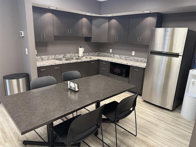 More Photos Of 117 Perspective Dr, Granger Office For Lease