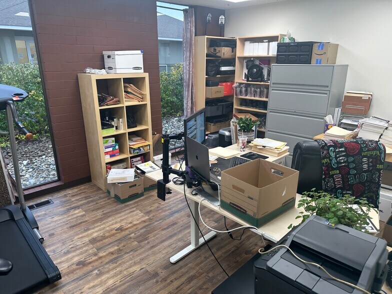 More Photos Of 1177 Jadwin Ave, Richland Office For Sale