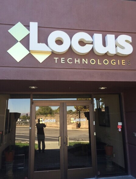 More Photos Of 299 Fairchild Dr, Mountain View Light Distribution For Lease