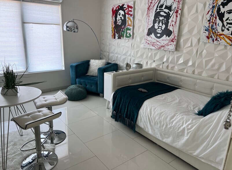 More Photos Of 1829 Fillmore St, Hollywood Hotel For Sale