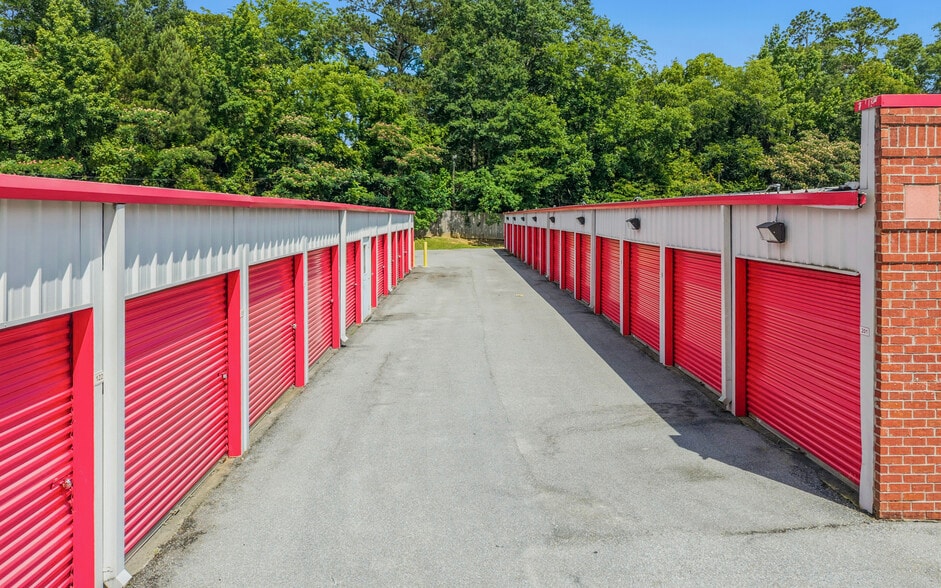 More Photos Of 3615 MS-15, Laurel Self Storage For Sale