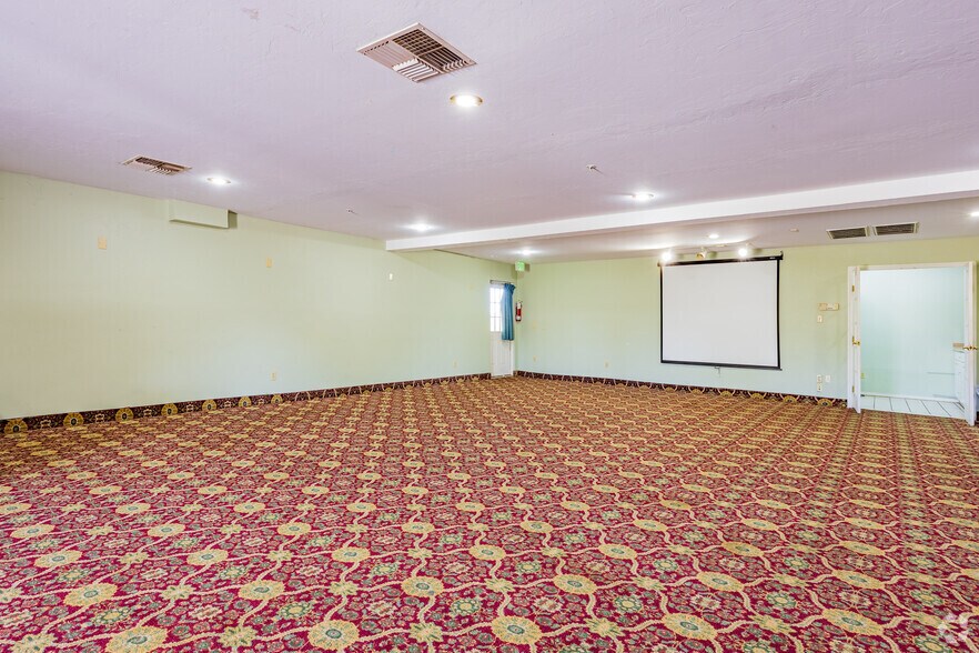 More Photos Of 7404 S May Ave, Oklahoma City Hotel For Sale