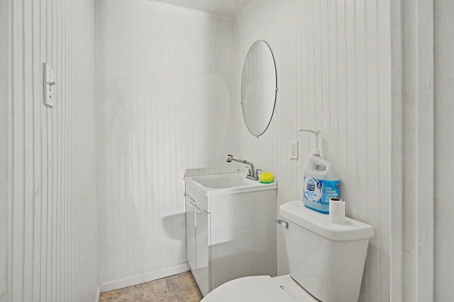 More Photos Of 8611 Reading Rd, Cincinnati Freestanding For Sale