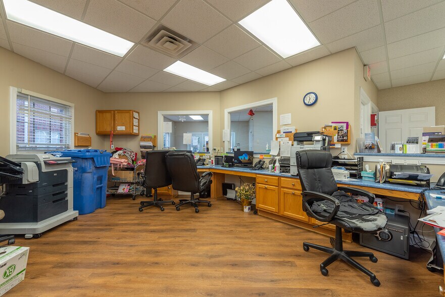 More Photos Of 110 Chadwick Square Ct, Hendersonville Medical For Sale