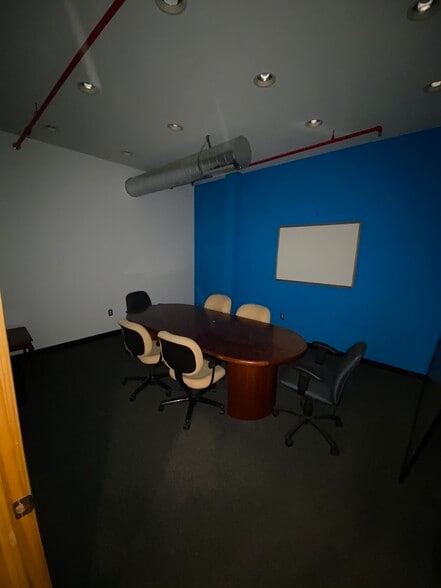 More Photos Of 1501 Iron St, North Kansas City Warehouse For Lease