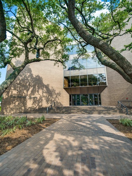 More Photos Of 5100 Westheimer Rd, Houston Office For Lease