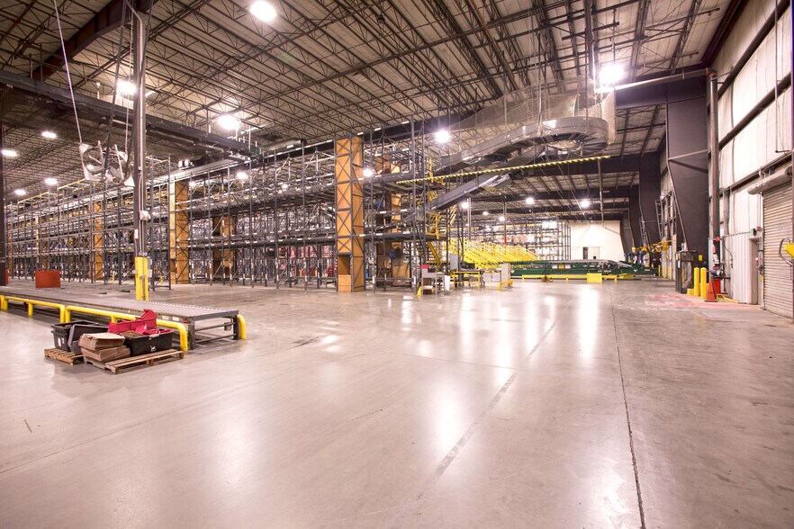 More Photos Of 1700 Schuster Rd, Delano Distribution For Lease
