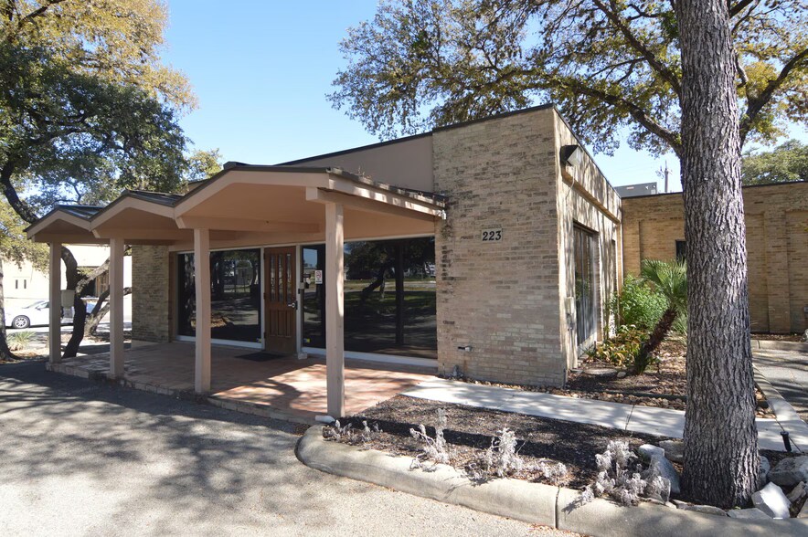 Primary Photo Of 219-223 W Rhapsody Dr, San Antonio Research And Development For Lease