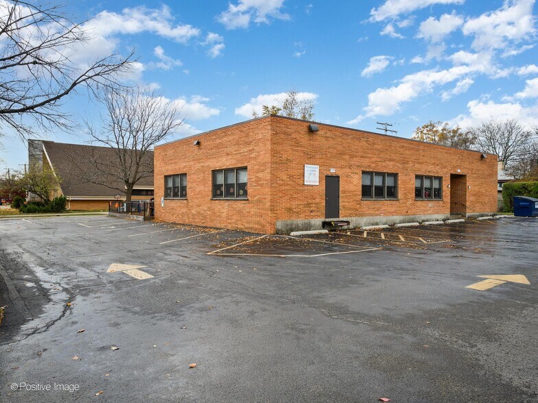 More Photos Of 9000 Kildare Ave, Skokie Specialty For Sale