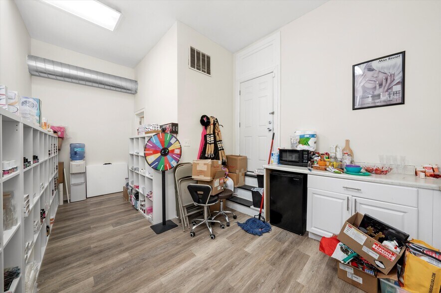 More Photos Of 1056 N Ashland Ave, Chicago Storefront Retail Residential For Lease