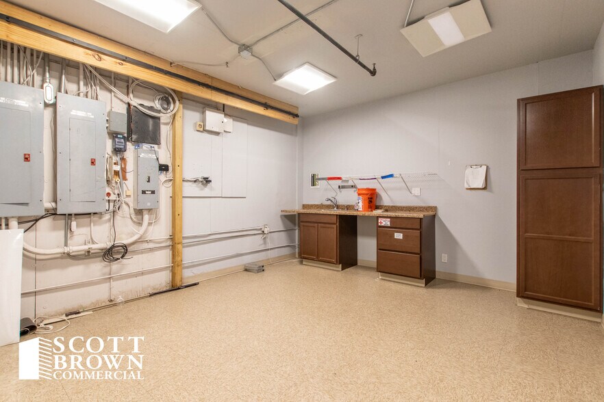 More Photos Of 1512 I-35 W, Denton Unknown For Lease