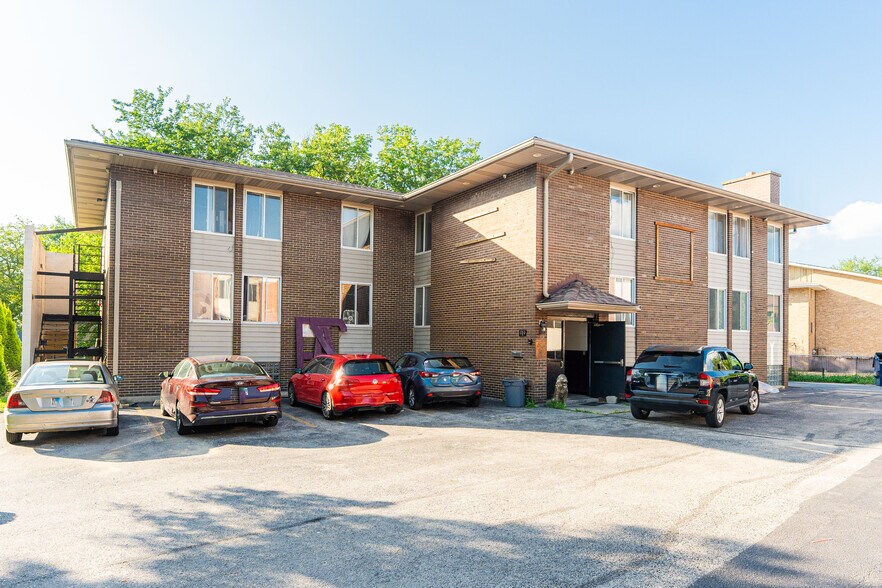 Primary Photo Of 919 Greenbrier Rd, Dekalb Apartments For Sale