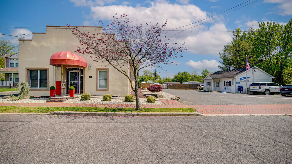 Primary Photo Of 37 S Main St, Windsor Office Residential For Lease