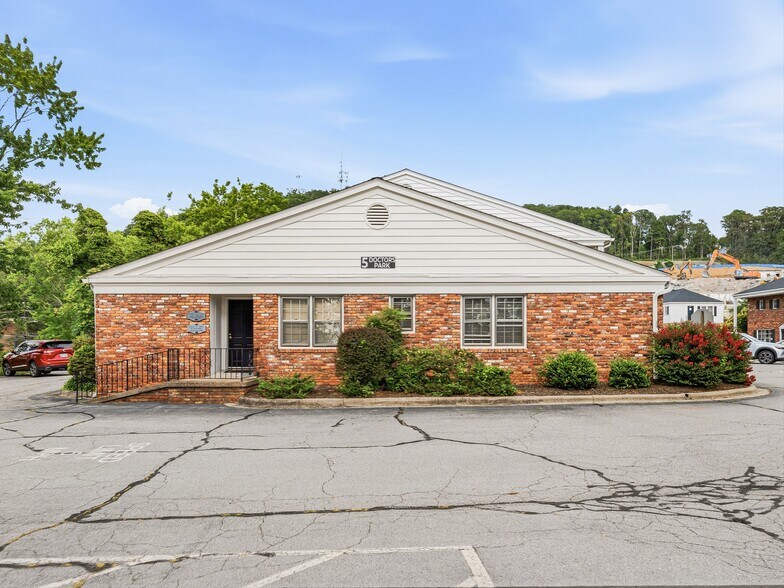 More Photos Of 5 Doctors Park, Asheville Medical For Lease