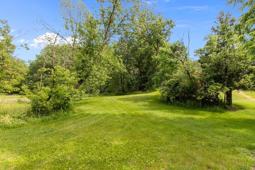 More Photos Of 1903 E Apple Creek Rd, Appleton Apartments For Sale